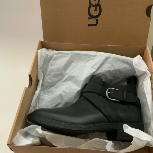 UGG Wylma Black Oiled Leather Moto Booties 1113422 Buckle Western Ankle Boots 7 - Picture 9 of 14